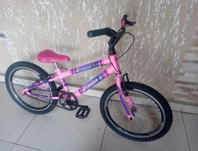 Bicicleta Frozen aro 20 semi-nova linda