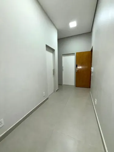 Galeria WK | Espaço comercial para locação com divisória e lavabo em Av. Sen Filinto Mulle