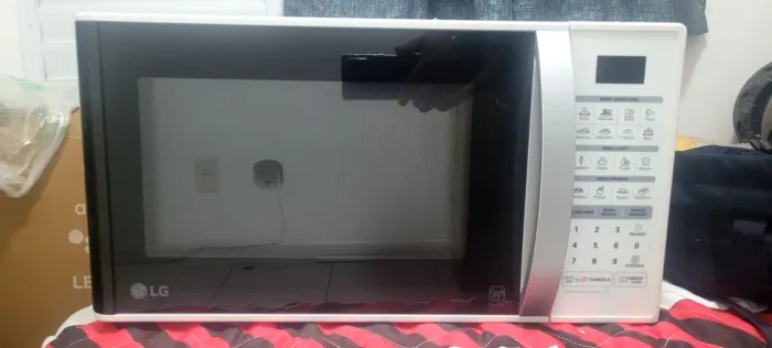 Vendo forno microondas semi-novo 30 litros