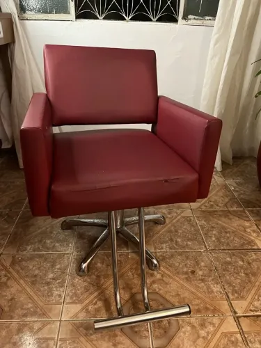 Vende-se cadeira de cabeleireiro hidráulica 