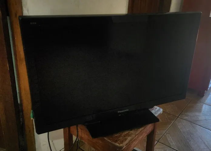 TV PANASONIC LCD '32'