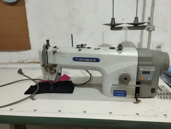Vendo máquina de costura reta