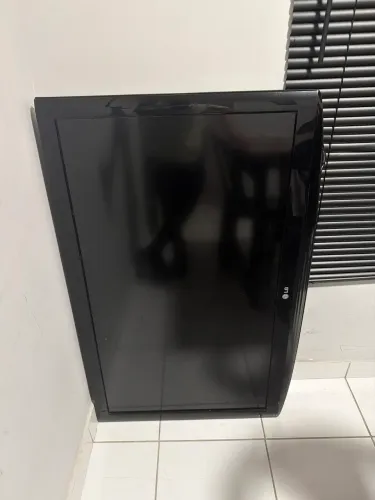 Vendo TV com defeito