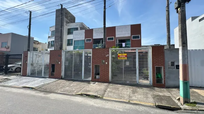 Sobrado para venda tem 108 metros quadrados com 2 quartos em Santa Regina - Camboriú - SC