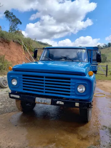 Caminhão F600, diesel 6cc