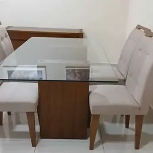 Mesa de Jantar com 4 cadeiras e Buffet (aparador)