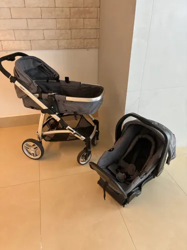 Carrinho de bebê 3 em 1 Infanty Épic Lite cinza com base isofix