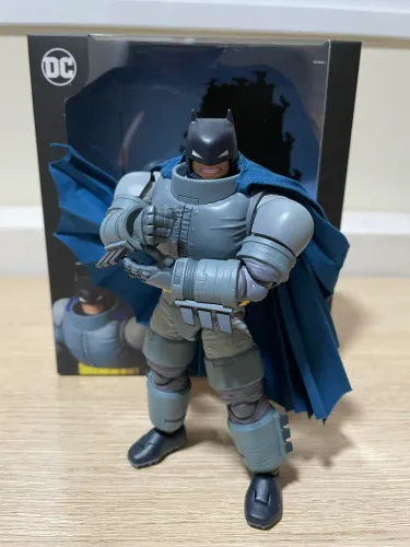 Batman Mafex Medicom DC Dark Knight Armored