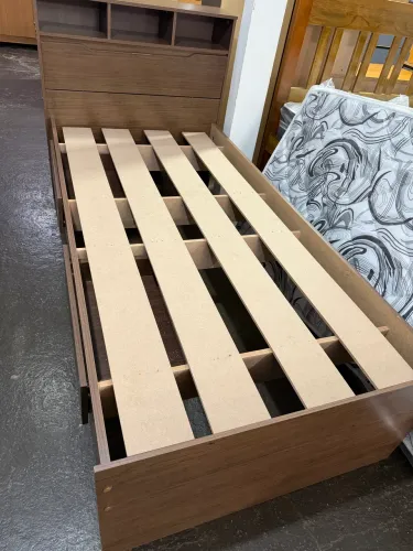Cama solteiro mostruario com detalhes