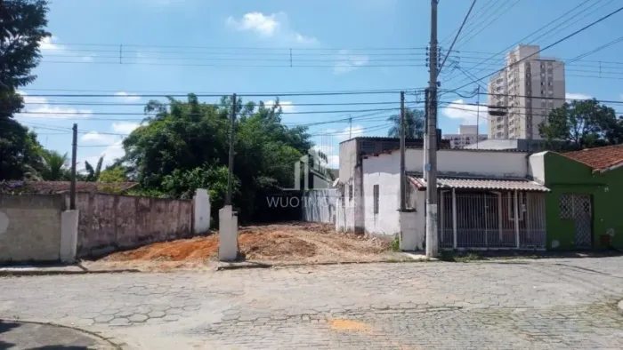 Lote no Centro de Jacarei - SP (Atrás das Lojas JB)