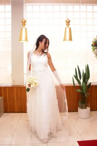 Vestido de noiva atemporal, romântico e elegante. civil e cerimonial