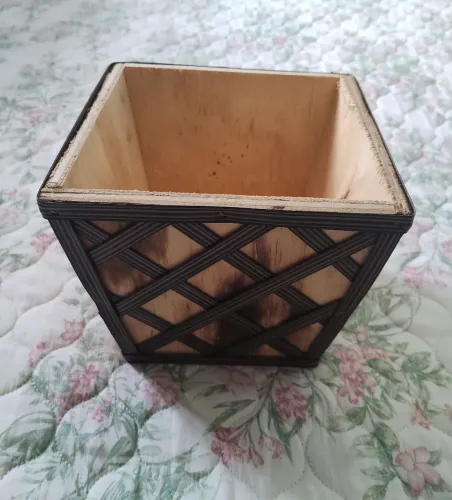 Vendo cachepô de madeira 