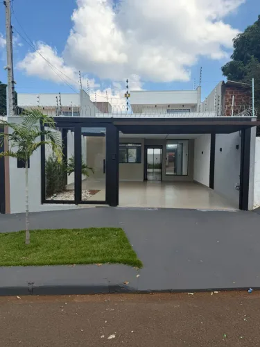 Casa moderna com quintal para piscina em maringá.