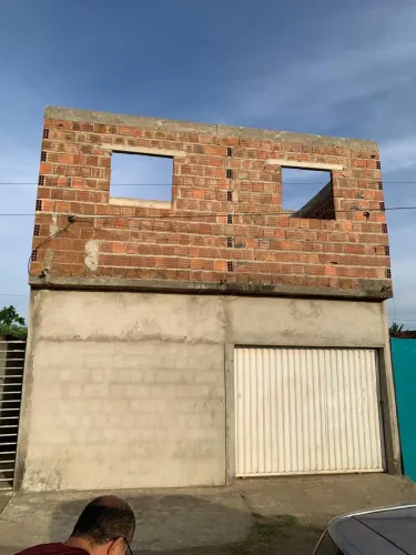 Vendo casa com 1º andar