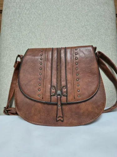 Bolsa Transversal Marrom Estilo Boho com Tachas - Usada, Bom Estado