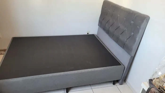 Vende-se cabeçeira com o box cama de casal