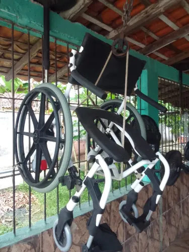 Vendo cadeira de banho ortobras