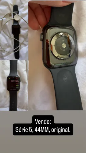 Vendo Apple Watch série 5 - 44 MM acessórios e relógio originais.