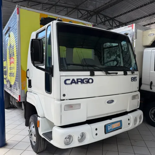 Ford Cargo 815 2005/2005 Baú 6,20m piso chapa Extra