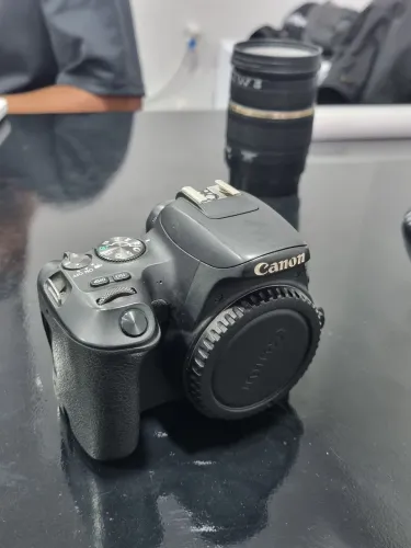Canon SL2