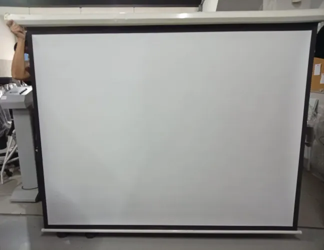 Tela de Projeção Retrátil Elétrica Myniko