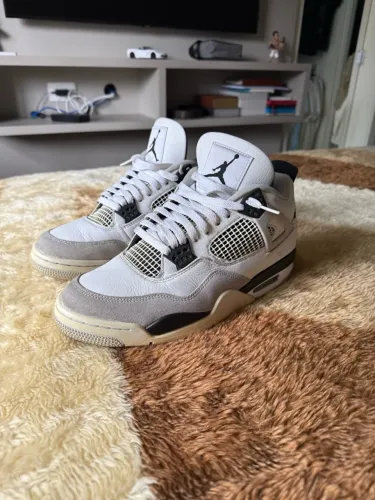 Jordan 4 Military Black original