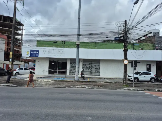 Centro comercial para venda tem 637 metros quadrados com 8 quartos em Farias Brito - Forta