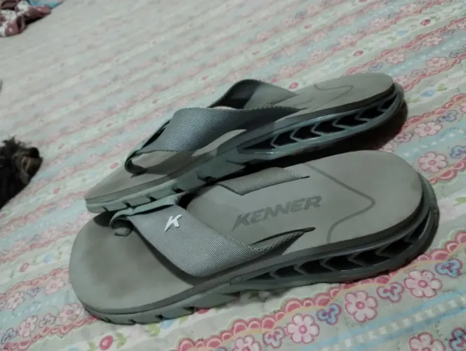Sandália Kenner original! N43/44. 70,00