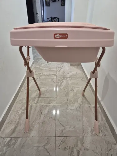 Banheira De Bebê Com Trocador Rosa Millenia Burigotto Bronze (Usado)