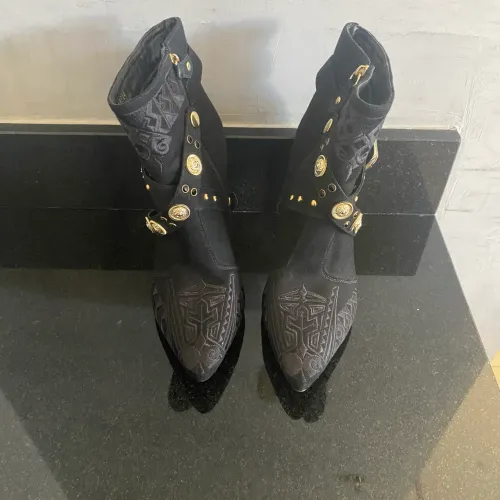Bota preta cano curto 