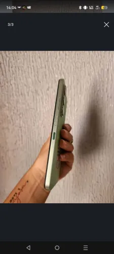 Vendo infinix Hot 60 1 mês de uso tem 256 Gb troco em outro celular iPhone principalmente