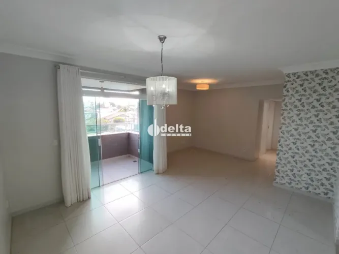 Apartamento com 3 quartos, sendo 1 suíte disponível para venda no bairro Santa Mônica em U