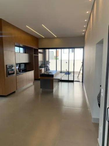 Casa térrea de 3 suítes para venda e locação no Condomínio Portal da Mata, 160m², em Ribei