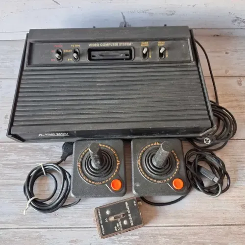 Console Atari + 4 Jogos Clássicos +2 Controles * Raridade!