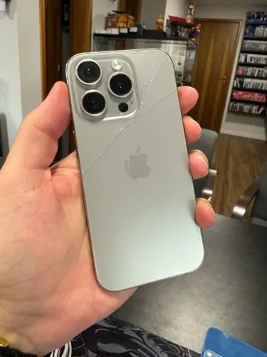 iPhone 15 Pro Trinco Traseira
