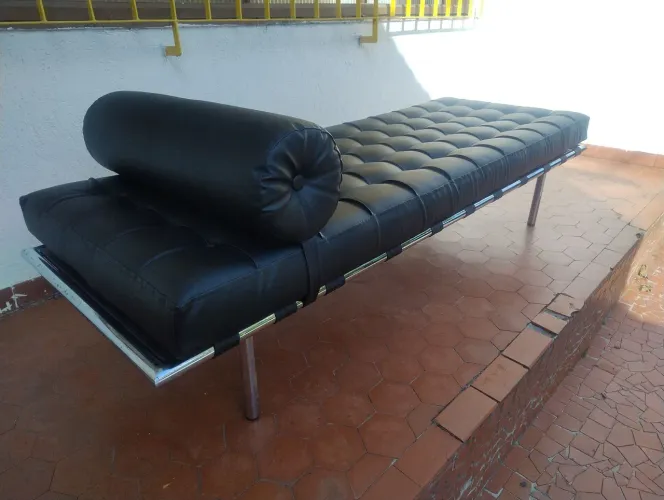 Divã Cromada em Couro Design Nova 