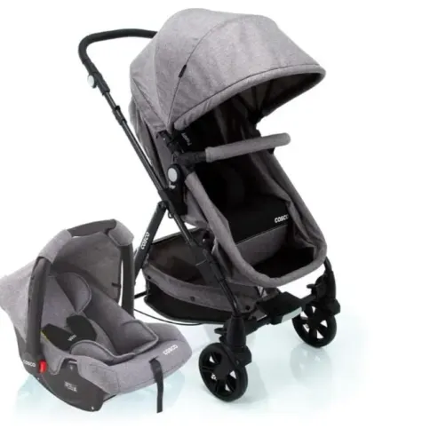 Carrinho de Bebe com bebe conforto completo.