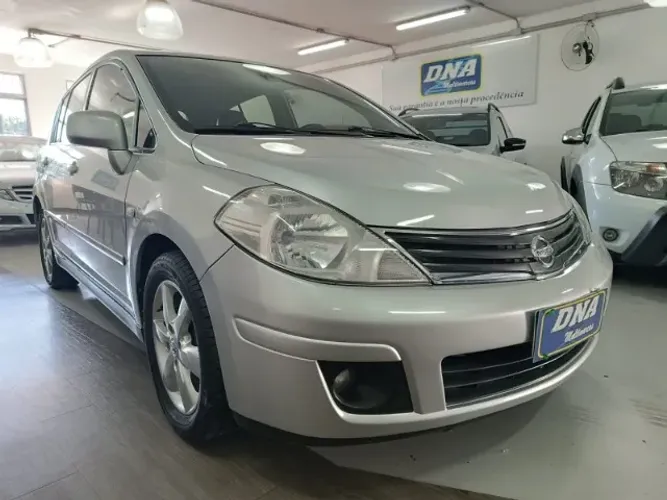 Nissan Tiida SL 1.8/1.8 Flex 16V Aut. 2011