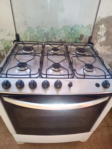 Fogão elétrico funcionando 6 bocas Electrolux é pra quem quer tempo pra um novo, 150 vem