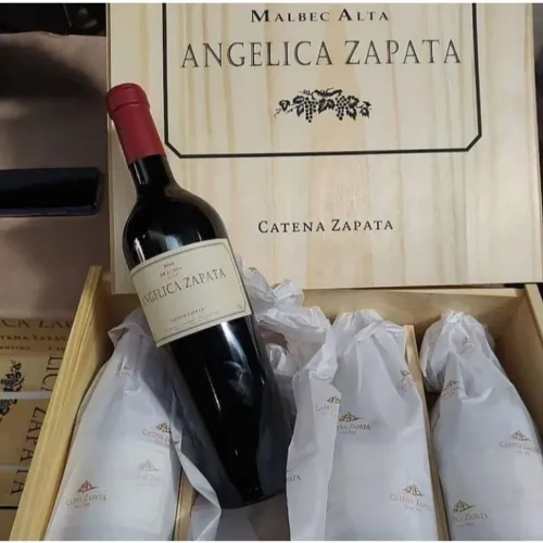 Caixa de Vinho Angélica Zapata de Madeira - Malbec Alta 2020