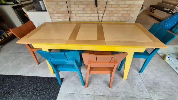 Conjunto de Mesa Extensível e 4 Cadeiras