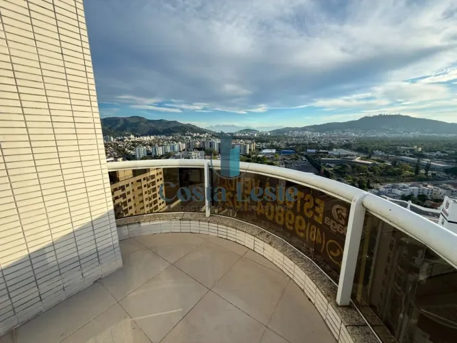 Excelente cobertura duplex com 4 suítes no Itacorubi