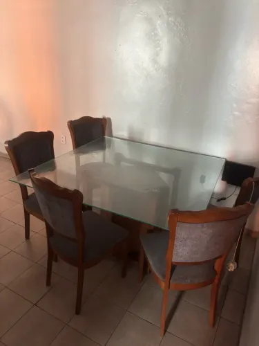 Mesa quadrada para sala