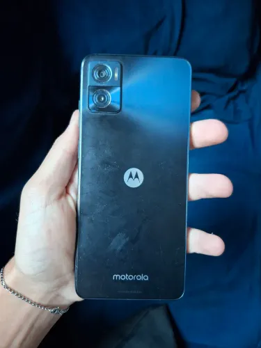 Vendo Celular Motorola E22 com tela quebrada, sem defeitos apenas com a tela quebrada.