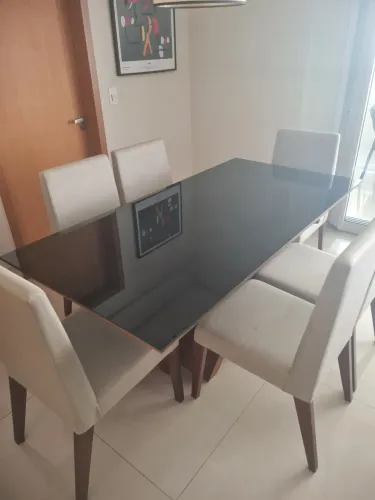 Mesa de jantar com cadeiras