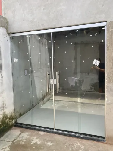 PORTA EM VIDRO TEMPERADO 