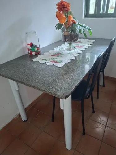Mesa retangular com tampa de marmore