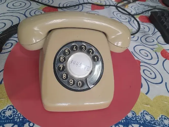 Telefone Anos 70 a 90 em perfeito estado funcionando retirar em Mongaguá.