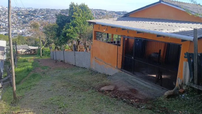 vendo casa com terreno, ou metade, somente terreno.