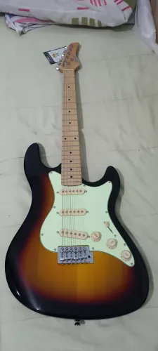 Troco ou vendo guitarra + amplificador 